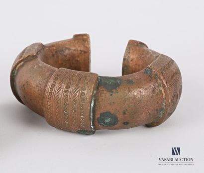 null AFRICA

Set of two bronze and copper bracelets or shackles decorated with ropes,...
