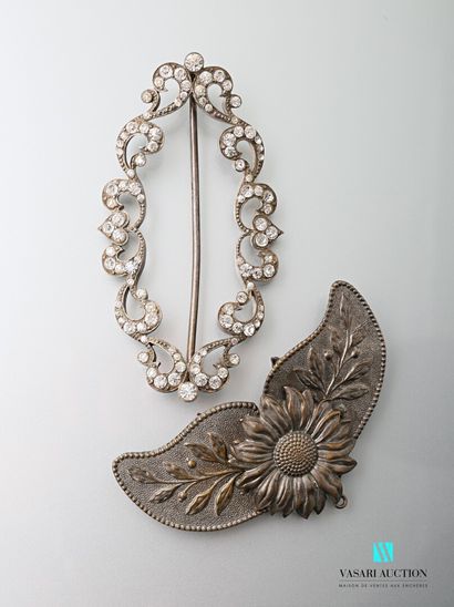  A silver plated buckle cut out with decoration of volutes paved with white stones...