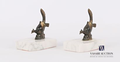 null A pair of bookends featuring two pheasants in regula with a medallic patina...