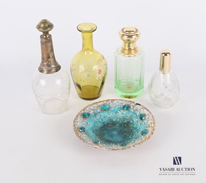 null Lot including a Limoges enamelled dish signed Louise Arnaud on the back (Diam.:...