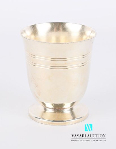 null Silver plated metal tumbler, the body decorated with two double nets, it rests...