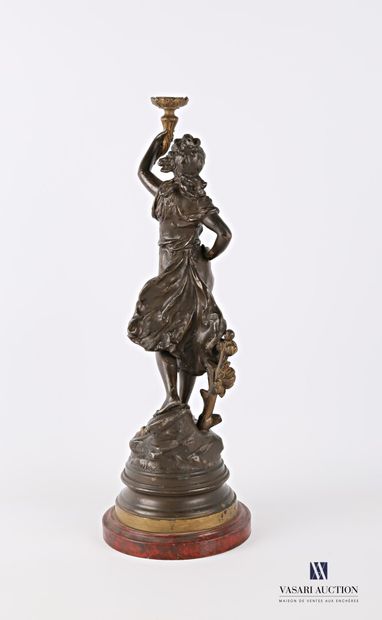 null MOREAU Auguste (1831-1893) after

Daisies

Regula with double patina

Base in...