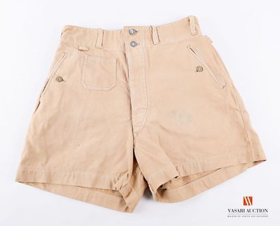 null Afrika Korps shorts, sand canvas, two slanted pockets in the front, two patch...