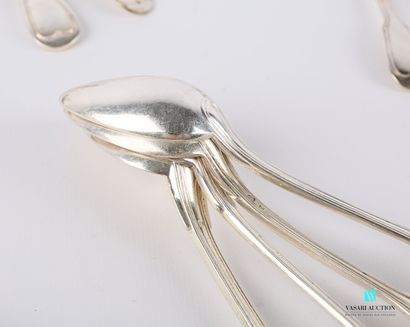 null Set of twenty teaspoons of similar models, the handles decorated with fillets,...