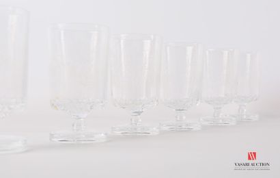 null Suite of six crystal stemmed glasses the cups with engraved decoration of birds...