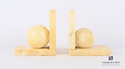 null A pair of alabaster bookends featuring two balls resting on right-angled supports.

(wear...