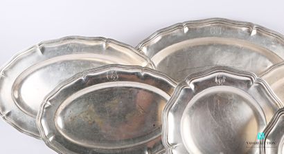  Silver-plated metal platerie comprising four dishes, one pair and two round dishes,...