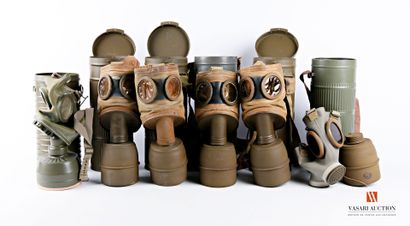 null Passive defence: six Normal Protection Apparatus (gas mask) in a transport container,...