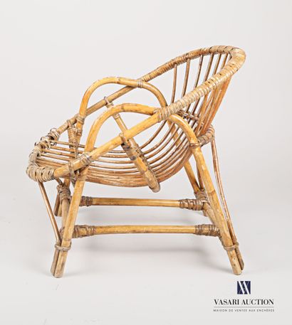 null Rattan child's armchair, basket back. It rests on four legs joined by a strut.

20th...