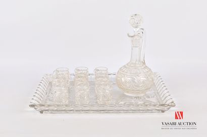 null BACCARAT

Moulded crystal liquor set with scroll and stylised foliage decoration...