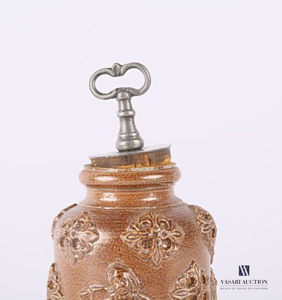 null BEAUVAIS

Stoneware tobacco pot of bottle shape, the lid in pewter and cork,...