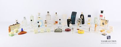 null Lot of perfume bottles of various brands and sizes

Height : 16 cm

A lot of...