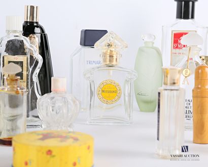 null Lot of perfume bottles of various brands and sizes

Height : 16 cm

A lot of...