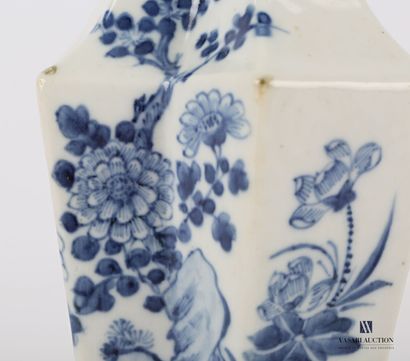 null CHINA

A porcelain octagonal baluster vase decorated in blue camaieu with a...