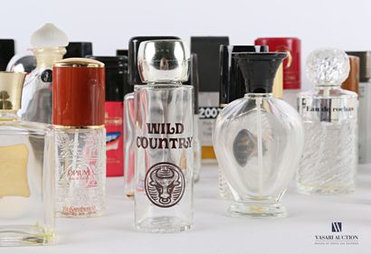 null Lot of about fifty perfume bottles of various brands in glass and plastic such...