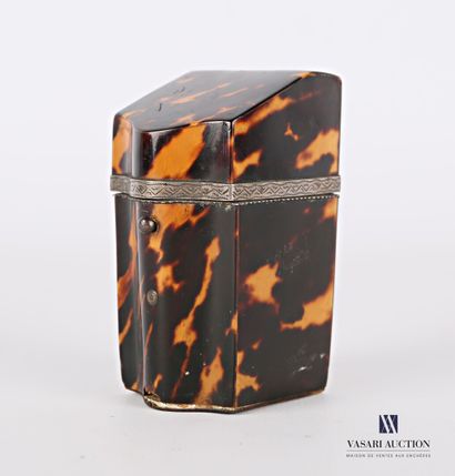 null A tortoiseshell case with a rectangular shape, the hinged lid with a cut edge...