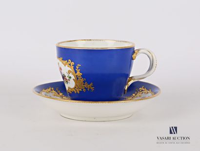 null SEVRES in the taste 

Porcelain cups with blue background, the body and the...