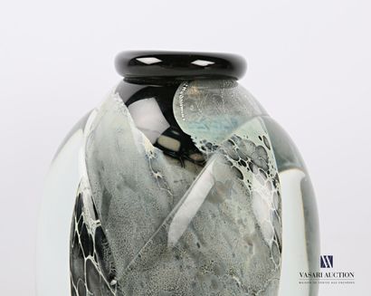 null GUILLOT Allain (né en 1948)

Vase en verre soufflé, la panse aplatie à décor...
