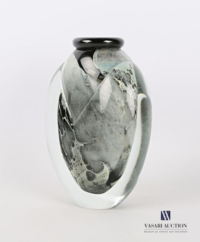 null GUILLOT Allain (born in 1948)

Blown glass vase, flattened body with white,...