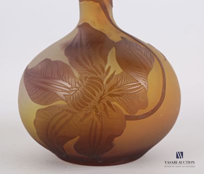 null Etablisement GALLE

Vase soliflore en verre multicouches gravé à l'acide, à...
