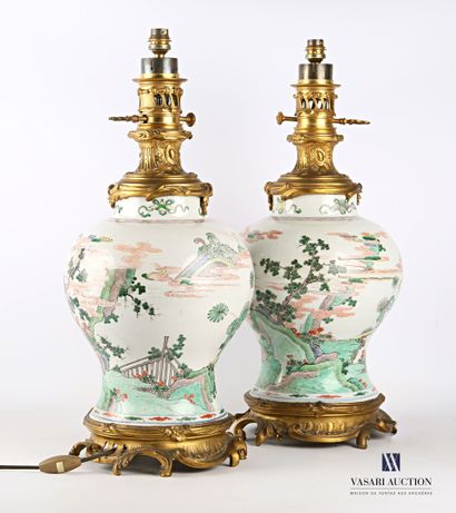 null CHINE

Paire de vases montée en lampe de forme balustre en porcelaine à décor...
