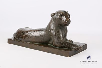 null GUYOT Georges Lucien (1885-1973)

Reclining panther

Bronze with lost wax and...