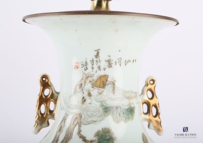 null CHINE

Vase de forme balustre en porcelaine céladon monté en lampe, la monture...