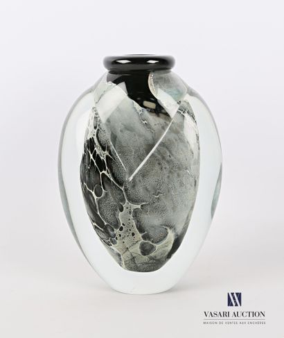 null GUILLOT Allain (né en 1948)

Vase en verre soufflé, la panse aplatie à décor...