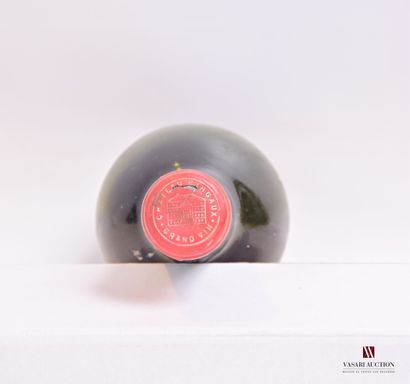 null 1 bouteille	Château MARGAUX	Margaux 1er GCC	1948

	Et. fanée, très usée et un...