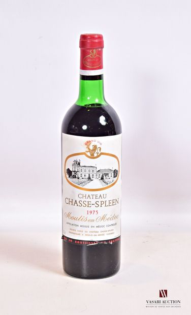 null 1 bouteille	Château CHASSE SPLEEN	Moulis	1975

	Et. un peu tachée et écornée...