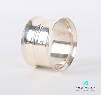 null Silver napkin ring, the body decorated in its center with a double net.

Weight...