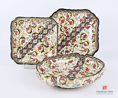 null GIEN

Lot including an oval dish (Dim. : 30 x 24 cm) and two square dishes (Dim....