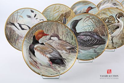 null Suite de onze assiettes en porcelaine à décor polychrome dit "Water Birds of...