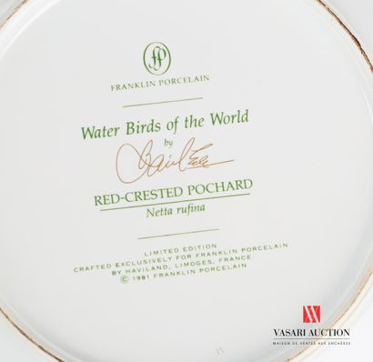null Suite de onze assiettes en porcelaine à décor polychrome dit "Water Birds of...