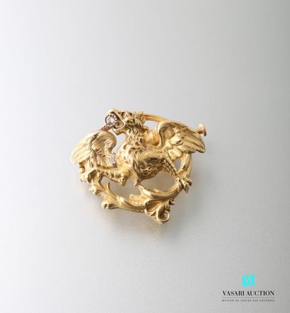 null Broche-pendentif ronde en or jaune 750 millièmes ornée d'un motif de chimère...