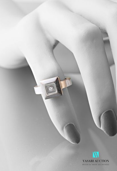 null Chopard, white gold ring 750 thousandths, square motif set with a mobile brilliant...