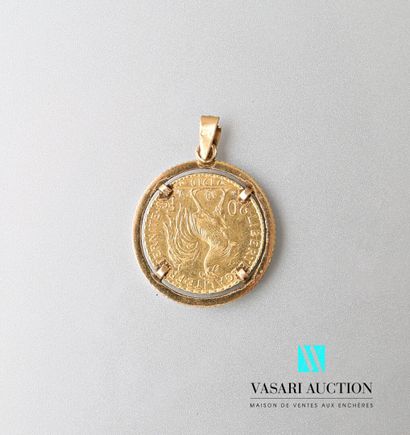 null Pendant in yellow gold 750 thousandth set with a 20 francs gold coin of 1910...