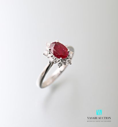 null Ring in white gold 750 thousandth set with a ruby of oval size calibrating 1,05...
