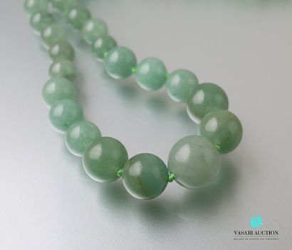 null Collier en perles d'aventurine de 6,5 mm à 14 mm disposées en chute, le fermoir...