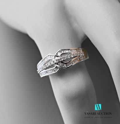 null Ring in white gold 750 thousandth with openwork and interlaced body decorated...