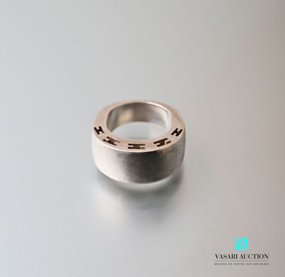 null Silver ring 925 thousandths in the taste of Hermes, with openwork H decoration

Gross...