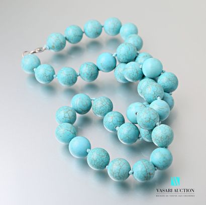 null Turquoise blue howlite beads necklace, metal clasp.

Length : 61 cm