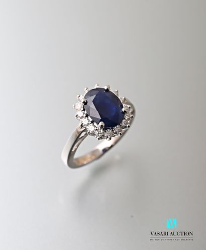 null Ring in white gold 750 thousandth set in its center of a sapphire of oval size...