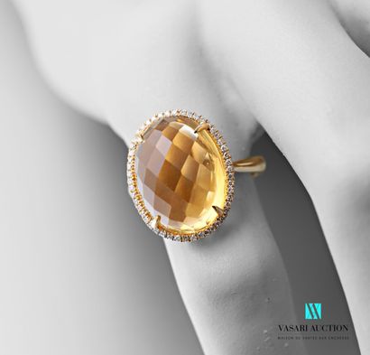 null Yellow gold ring 750 thousandths decorated with an important citrine of oval...