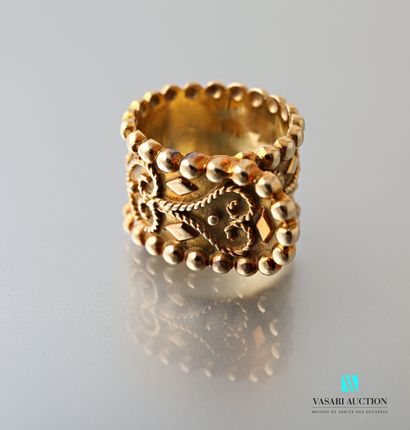 null Zolotas, ring in yellow gold 750 thousandths of form belt, the circumference...
