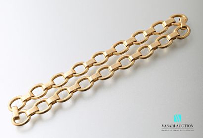 null Bracelet souple en or jaune 750 millièmes mailles ovales et barrettes alternées,...