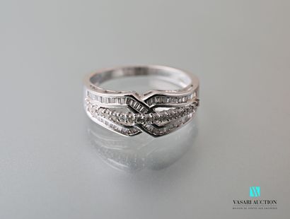 null Ring in white gold 750 thousandth with openwork and interlaced body decorated...