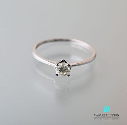 null Solitaire ring in white gold 750 thousandth set with a diamond of modern size...