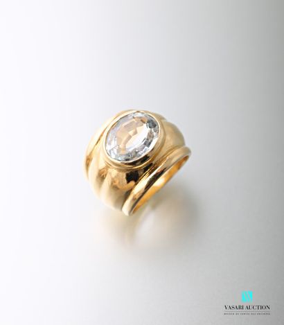 null Ring in yellow gold 750 thousandths, wide ring set with a very clear aquamarine...