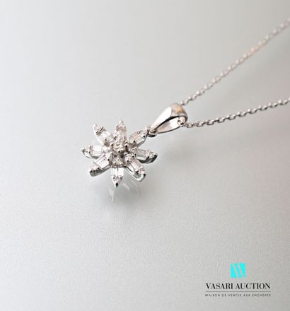 null Chain with mesh forçat and its pendant flower out of white gold 750 thousandths...